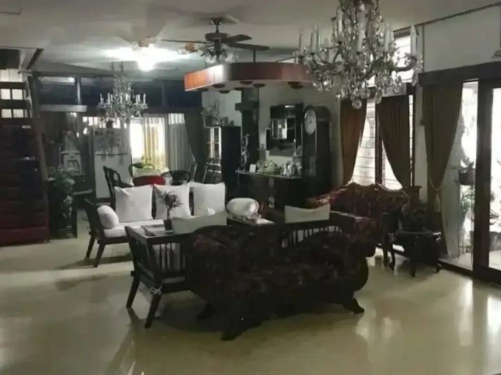 Istimewa ! Jarang Ada  Dijual Rumah Tebet, Jakarta Selatan Lokasi Strategis, Hook, Depan Jalan Besar, RING 1 TEBET