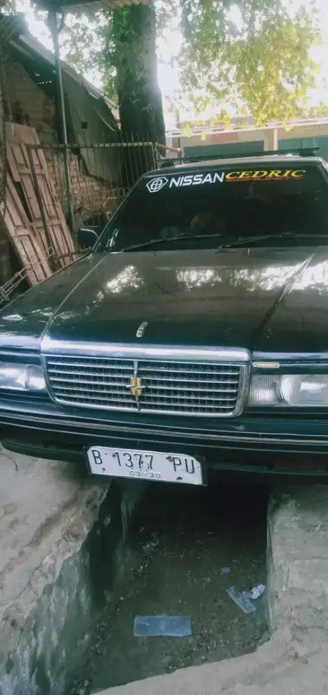 Nissan cedric tahun 2004