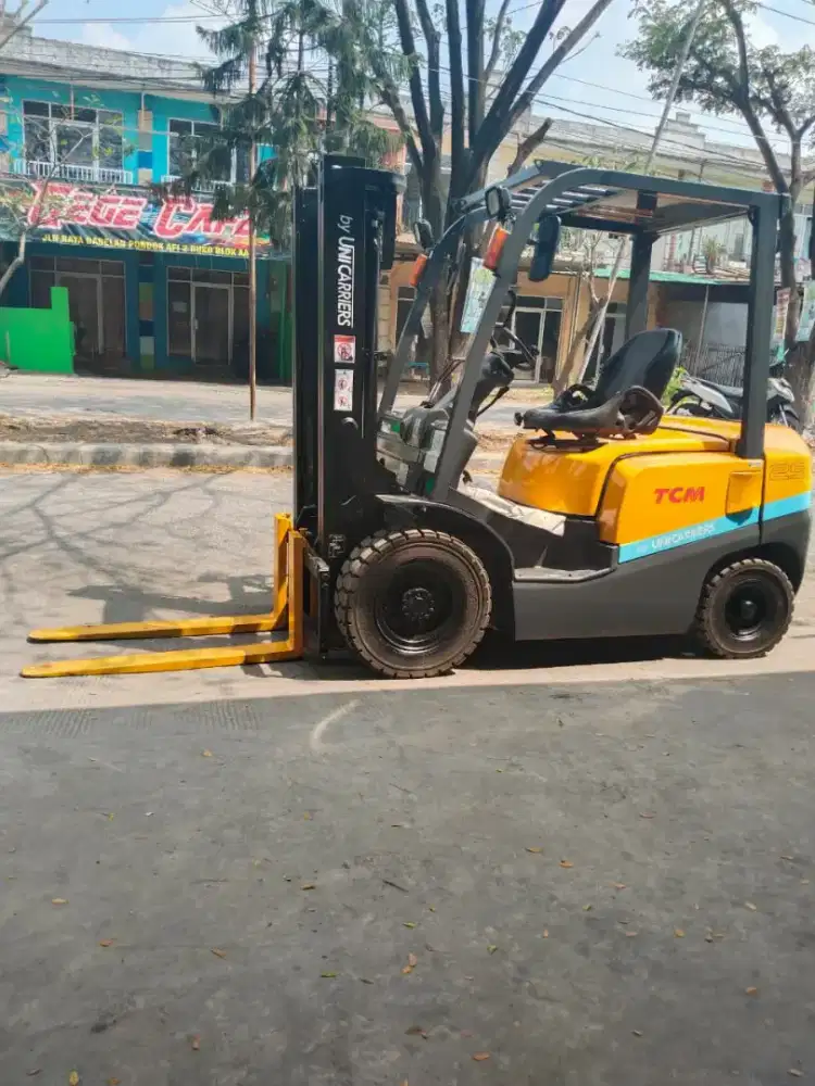 Forklift TCM 2,5 Ton,Manual,Tiang 3 Meter,Mesin Isuzu C240,Tahun 2019