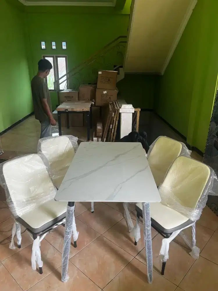 READY MEJA MAKAN MARMER 4 KURSI TERMURAH