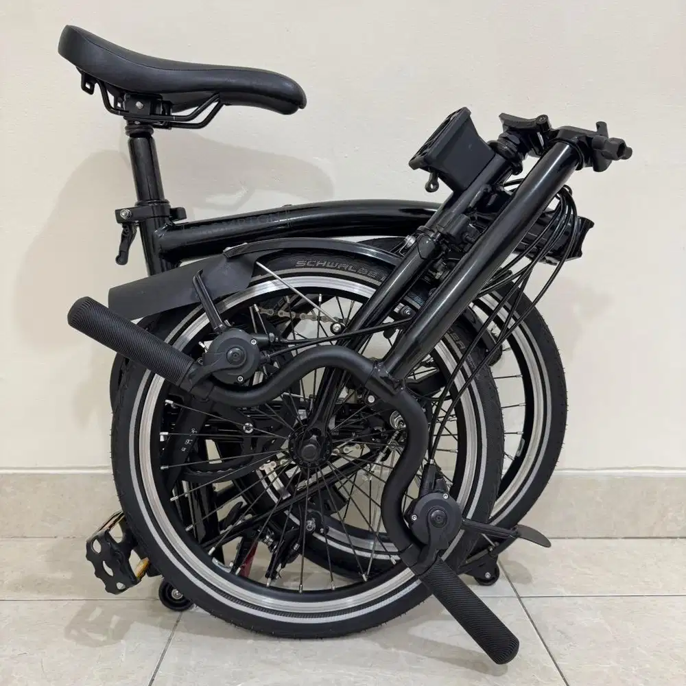 BROMPTON M6L BLACK IN BLACK EDITION 2020 - LIKE NEW