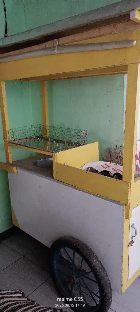 Gerobak dorong gorengan