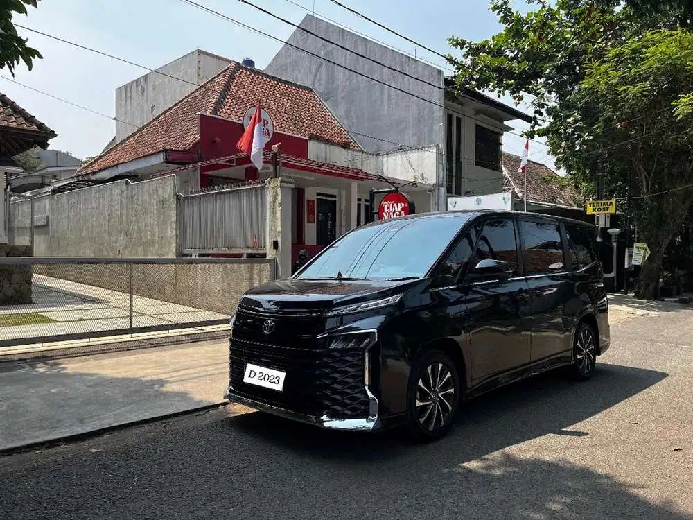 Toyota Voxy 2023 Bensin