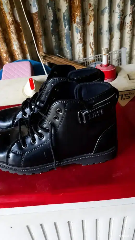 Sepatu pantofel pria