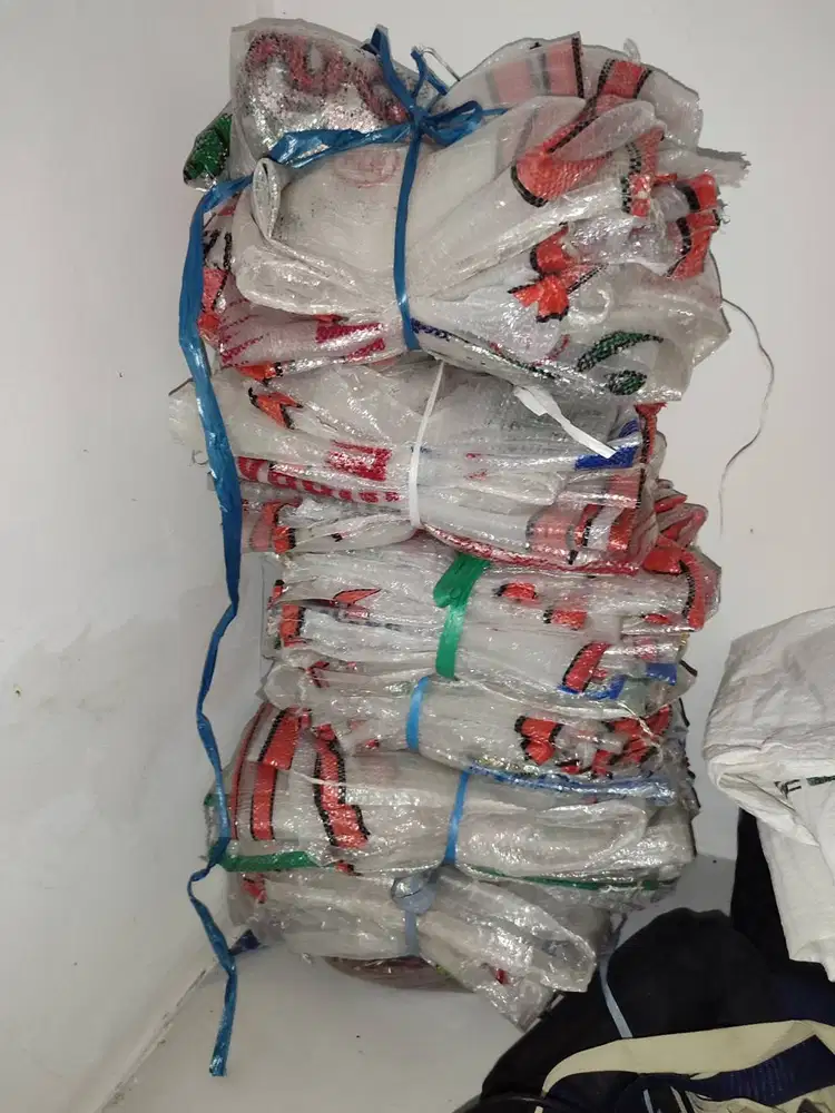 Karung bekas beras ada di jual