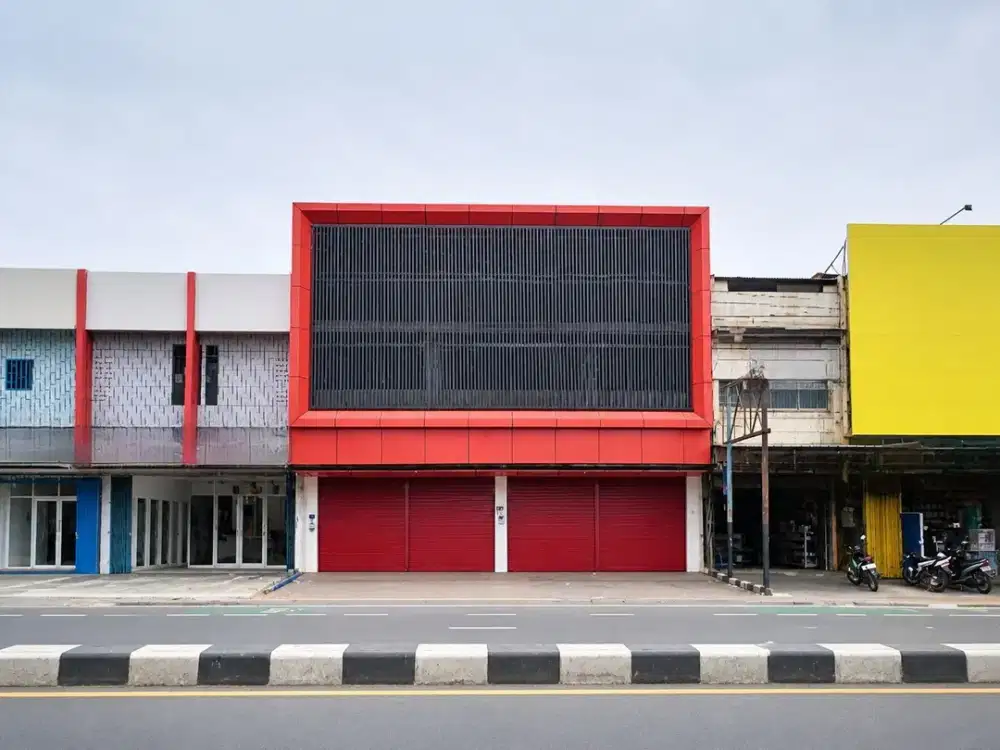 DISEWAKAN RUKO GANDENG ADA ROOFTOP DI PINGGIR JALAN UTAMA BEKASI TIMUR