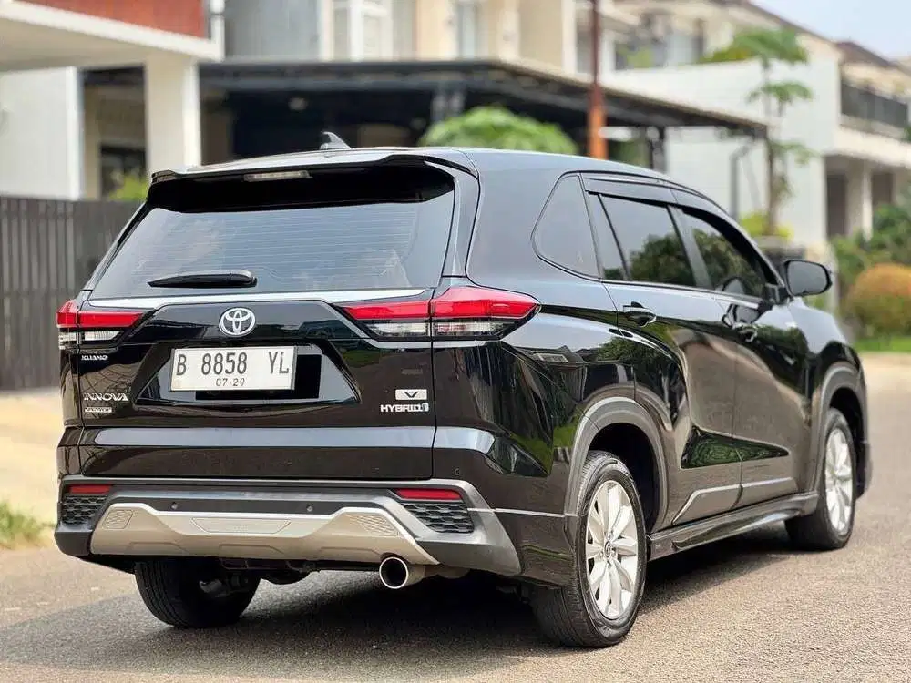 Toyota innova Zenix V Hybrid Modellista 2024