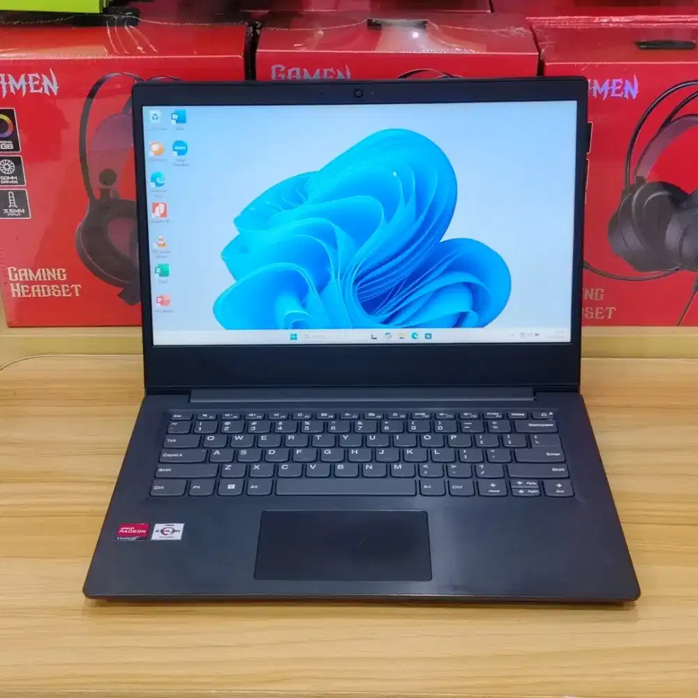 Laptop Lenovo Athlon Gold 3150U SSD 512GB RAM 4GB Vega 3 - Lancar