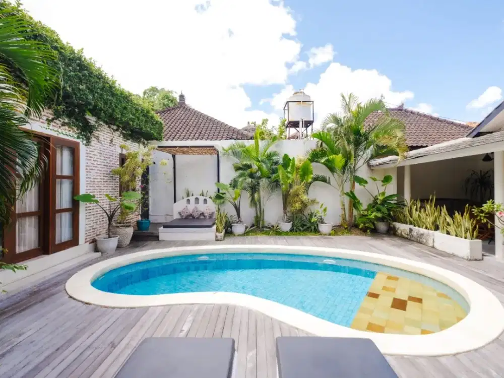 Luxury 3BR Villa + 1 Bungalow + Pool – Prime Location in Kerobokan