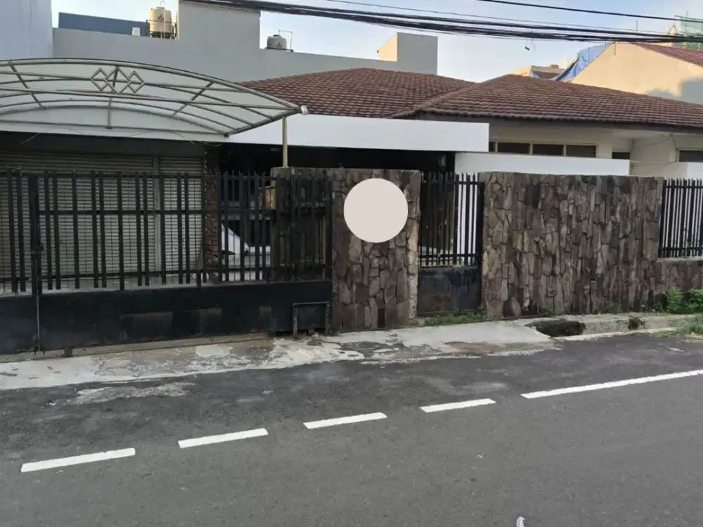 Disewakan Rumah Area Cempaka Putih Lingkungan Tenang dan Akses Row 2 Mobil