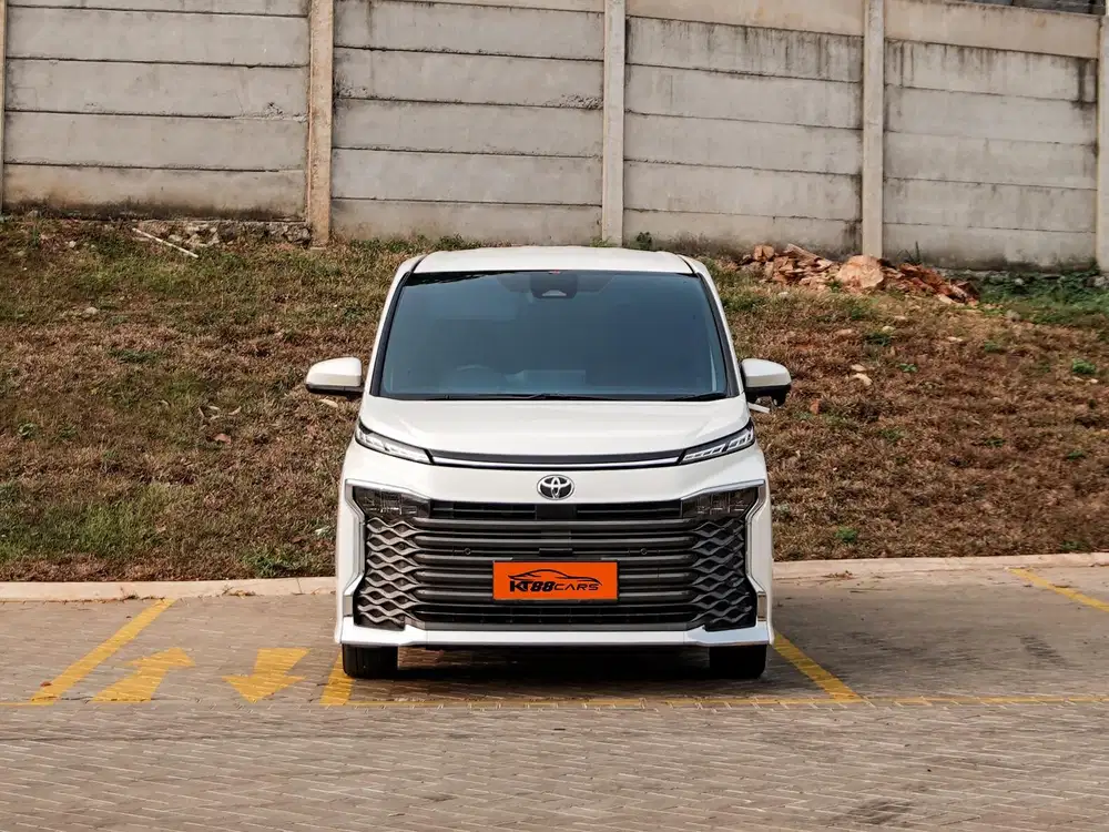 TOYOTA VOXY 2.0 CVT TSS MATIC 2023 PUTIH