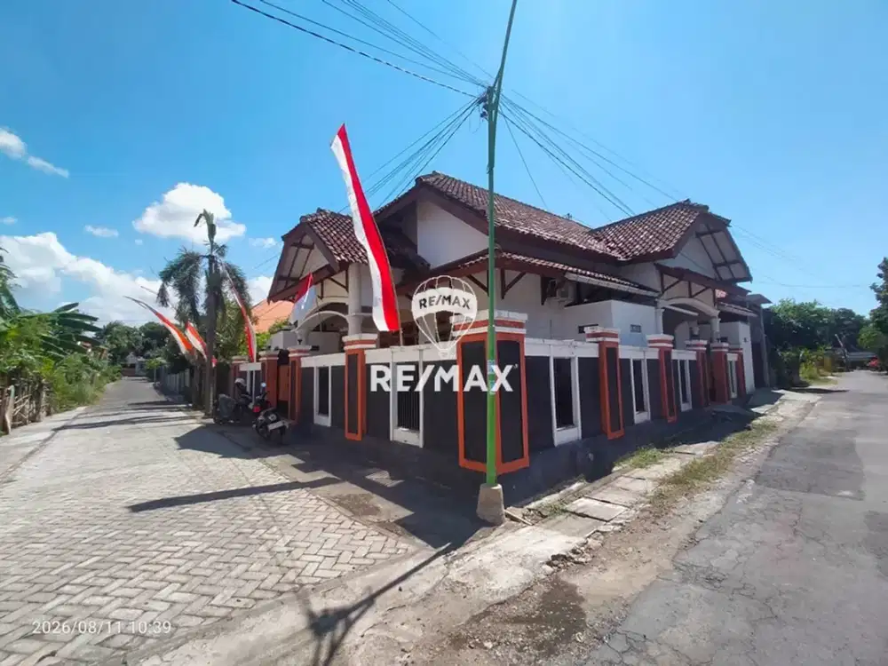 DIJUAL — EXCLUSIVE MODERN HOUSE KEBALENAN, BANYUWANGI