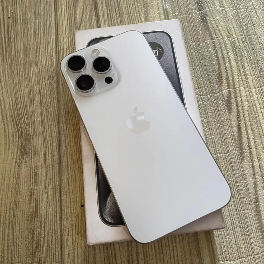 iphone 15 pro max 256gb silver Fullset ori bisa COD dan TT