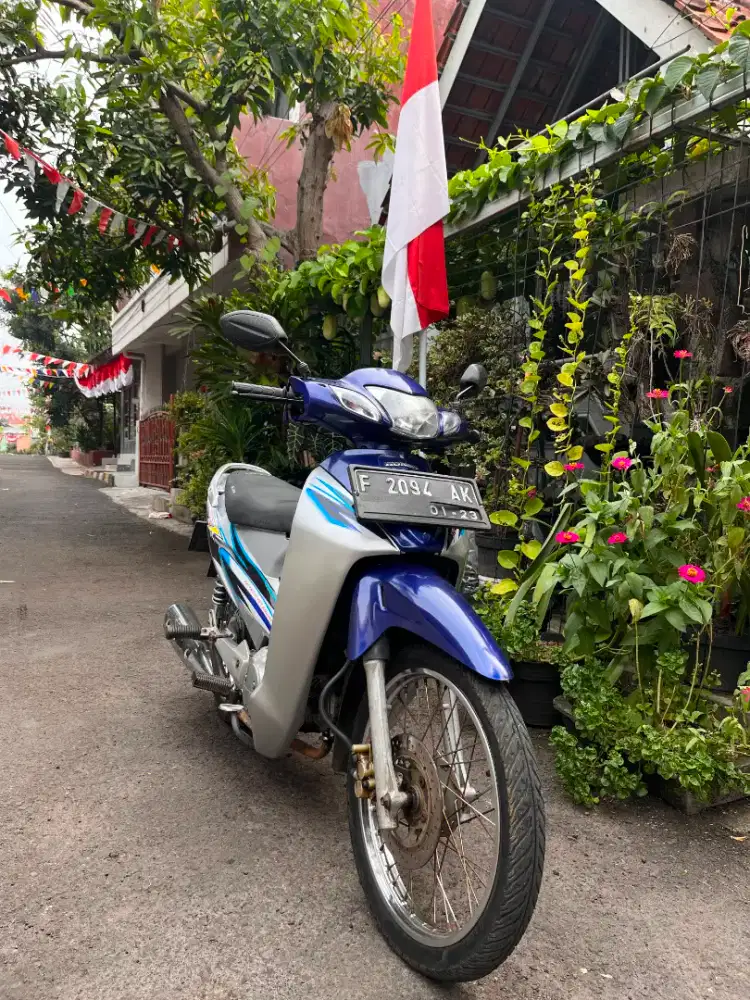 Honda Kharisma 125 tahun 2005