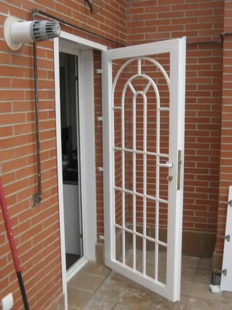 Pintu safety bebas request model