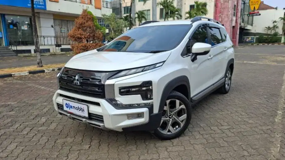 Garansi 1 Th - Mitsubishi Xpander 1.5 Cross Premium Package Bensin AT