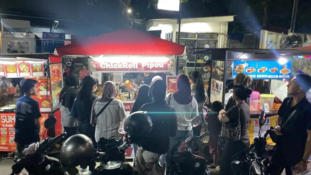Jualan Di alun alun Chickroll