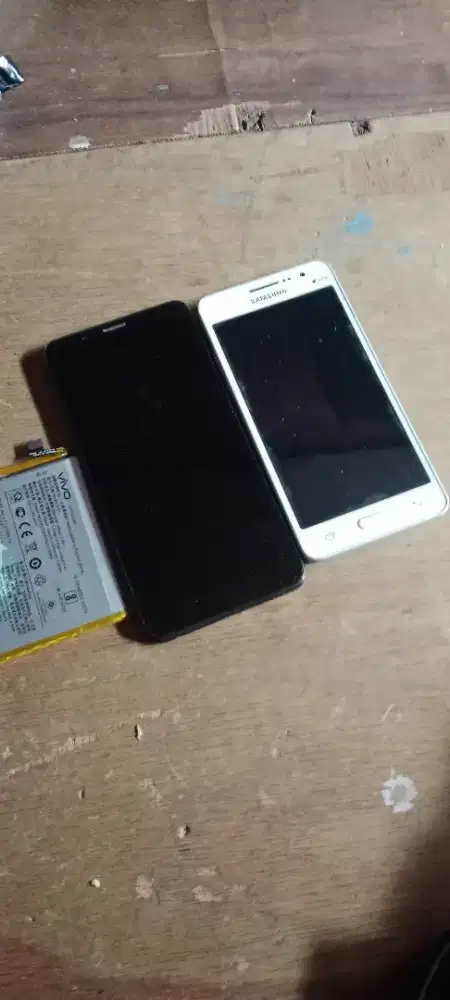 2 HP vivo dan samsung minus lcd aman
