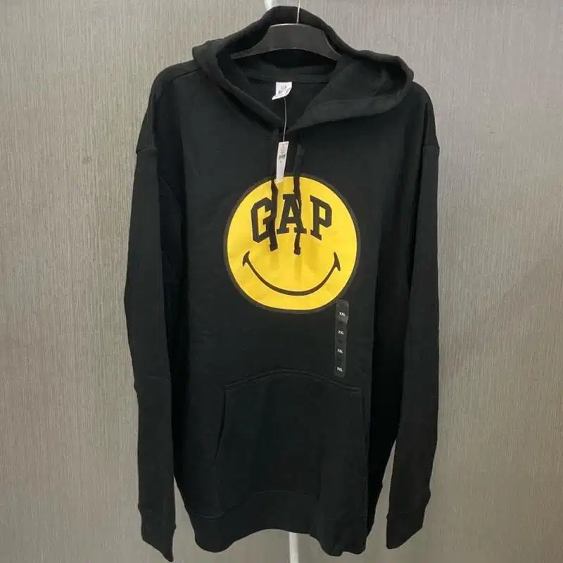 GAP x Smiley Popover Hoodie - Black