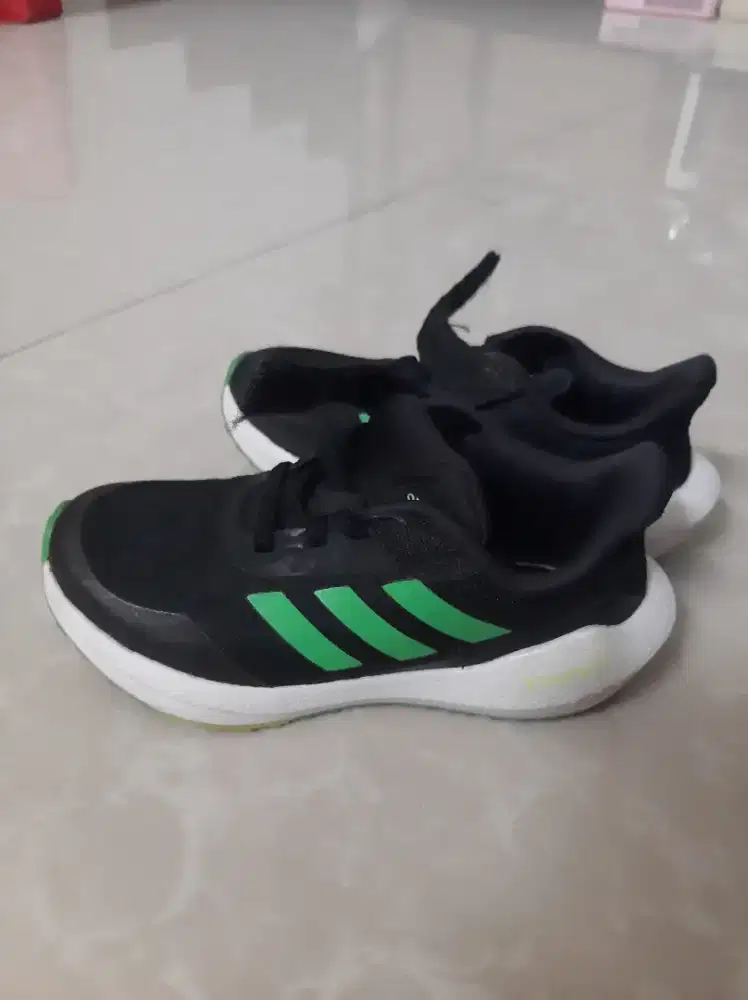Sepatu anak anak Adidas