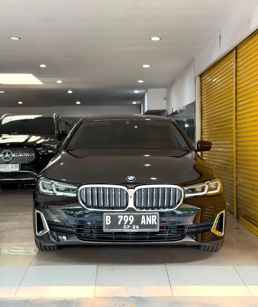 BMW 530 Opulence 2021 July Hitam Metalik Vieta Motor Termurah