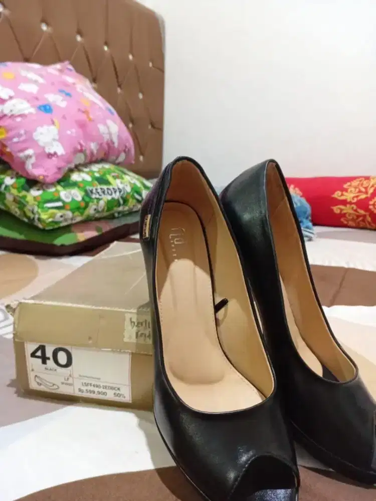 Sepatu hils wanita size 41