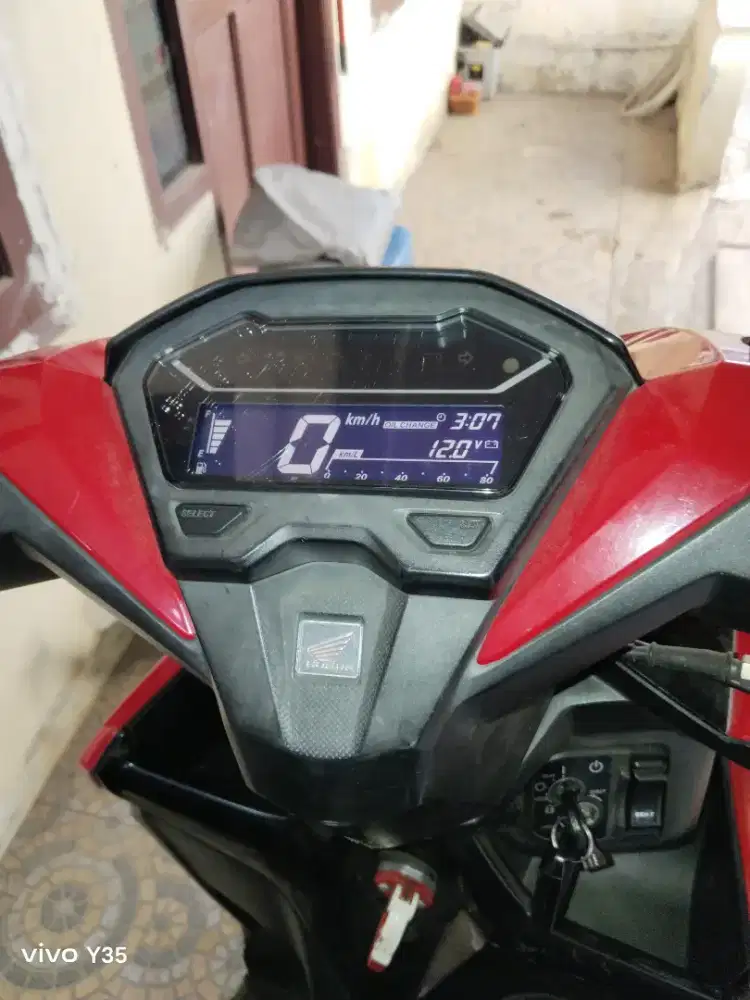 Di jual cepat motor honda vario iSS 125 ,butuh uang mendesak!