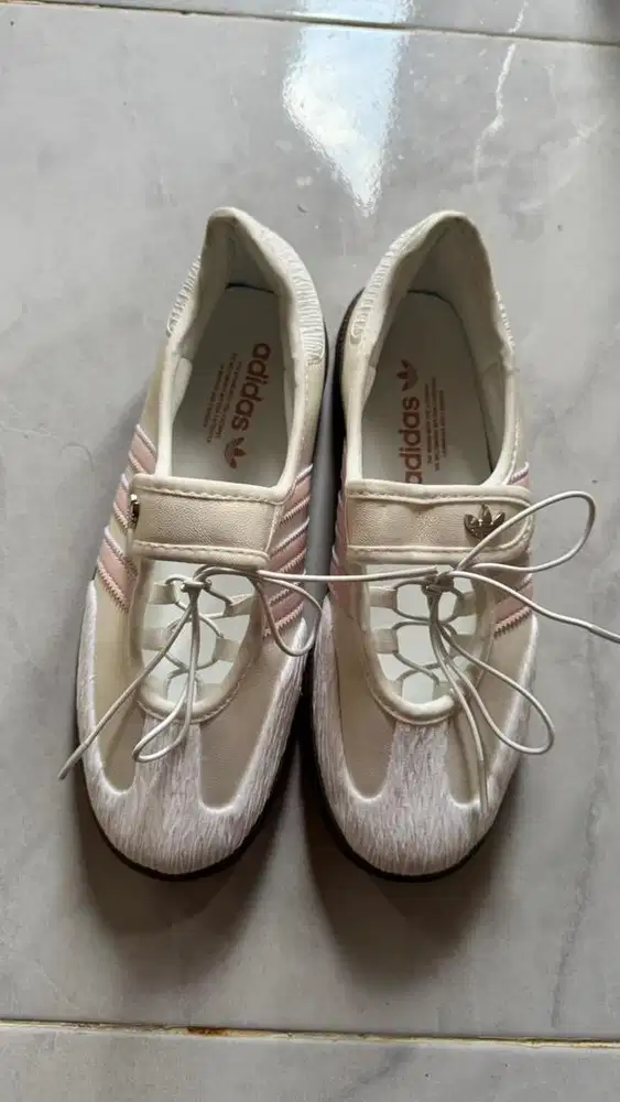 Sepatu Adidas jane