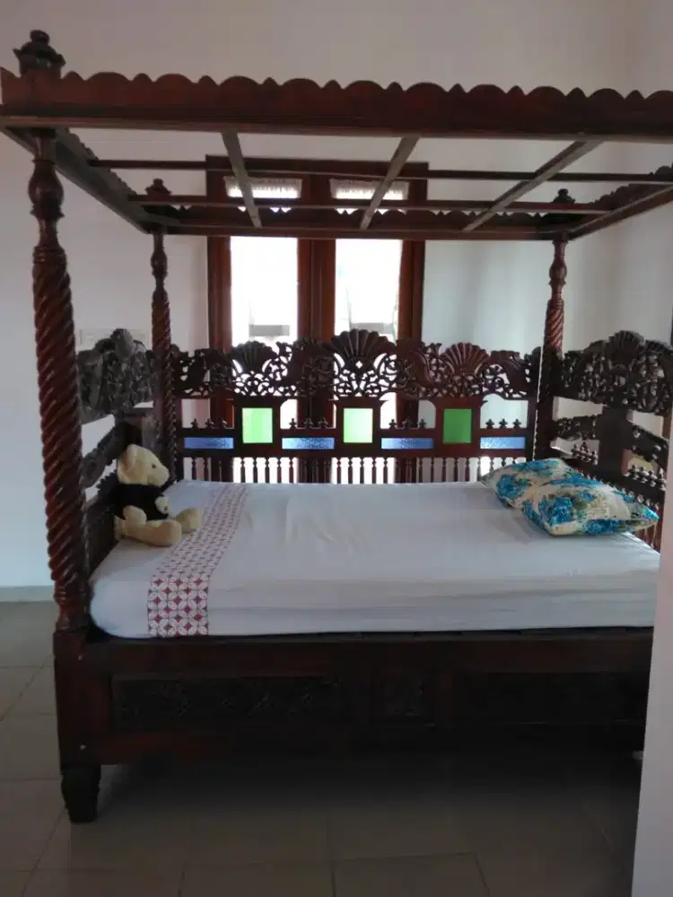 Ranjang Antik Kayu