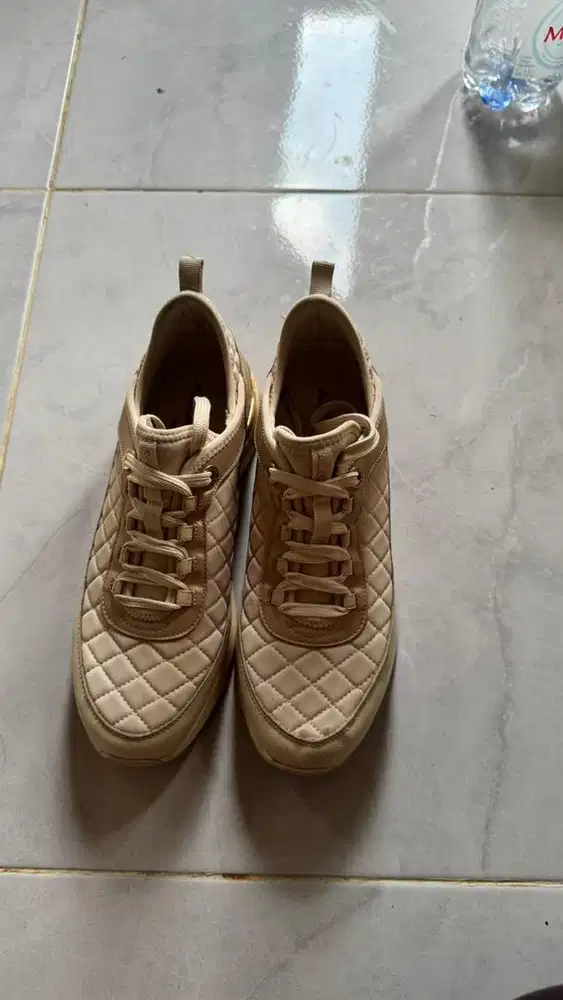 Sepatu aldo cream