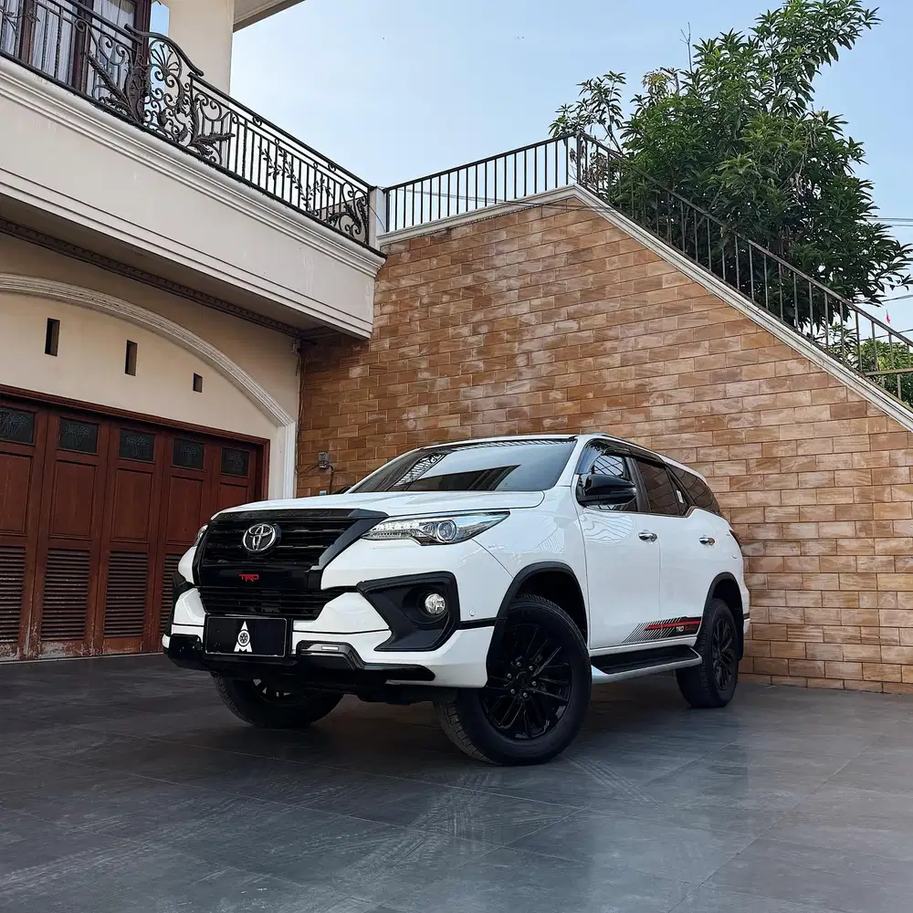 ( Km 61.000 ) 2019 Toyota Fortuner 2.4 TRD Sportivo Diesel 4X2 A/T