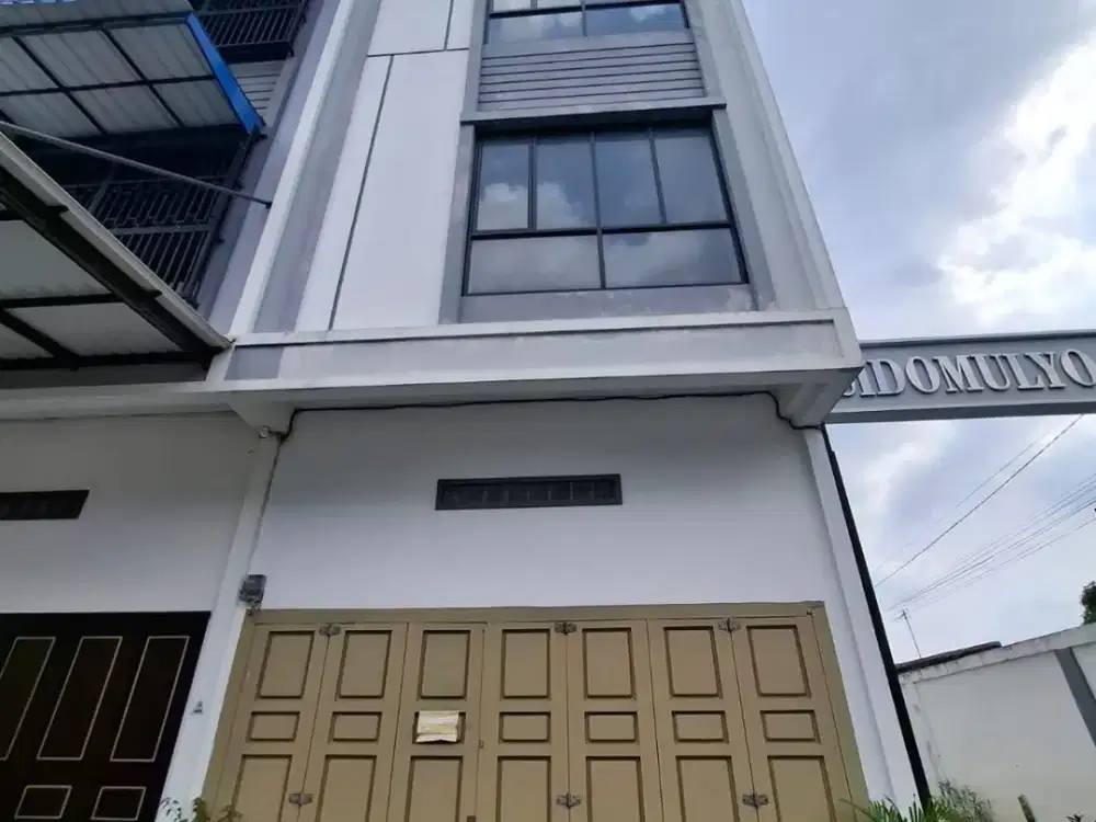 RUKO 3,5 LANTAI AREA CEMARA, WAJIB DILIRIK!