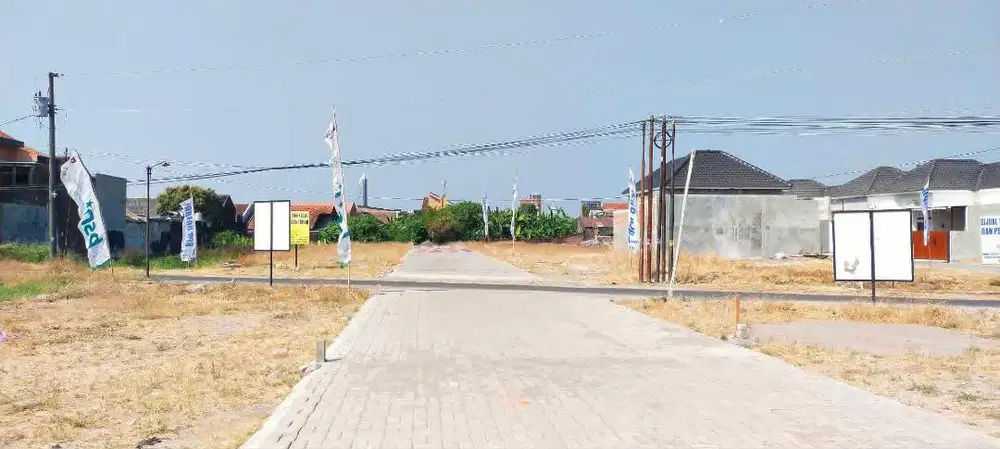 Belakang Luwes Gentan, Jual Tanah Kavling di Perumahan
