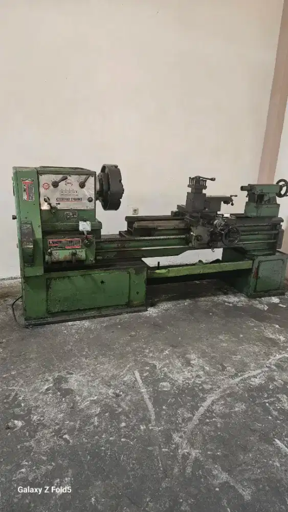 Dijual mesin bubut TAIWAN CHENG FONG