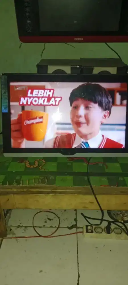 TV LED MERK ADVANCE 22inch