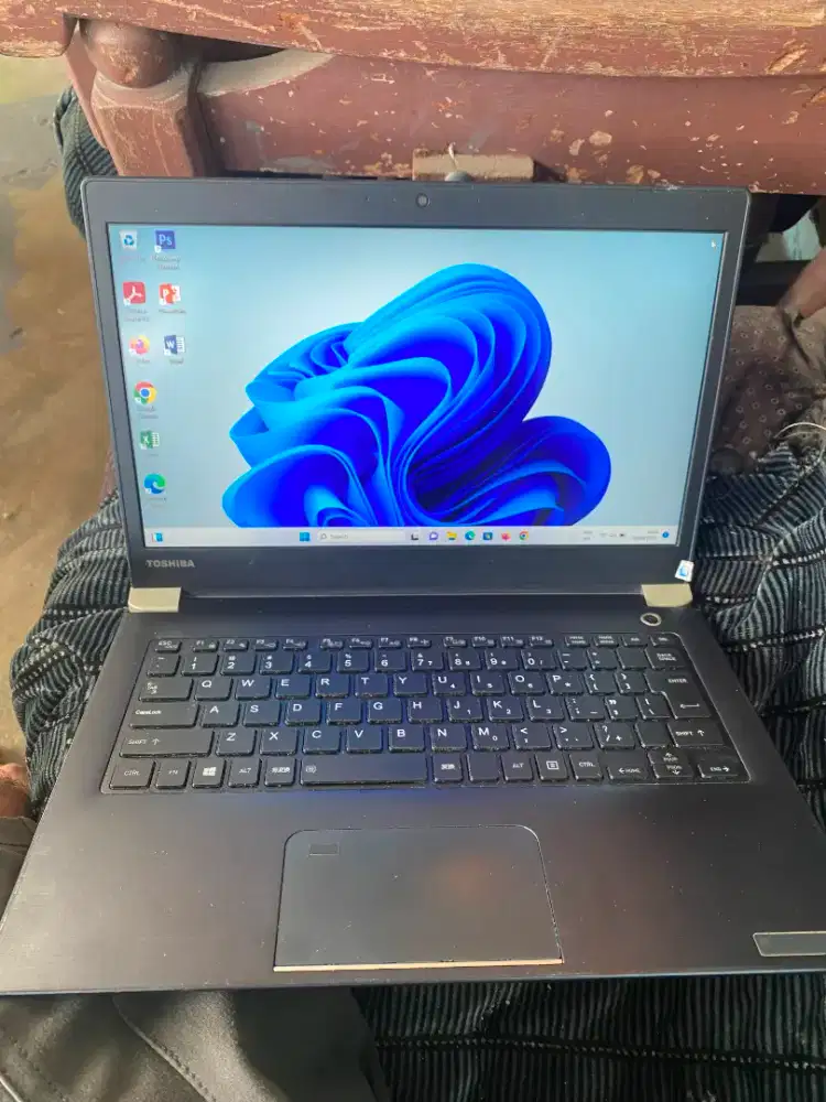 Toshiba dynabook intel core i5 gen 7  ram 8 ssd 128