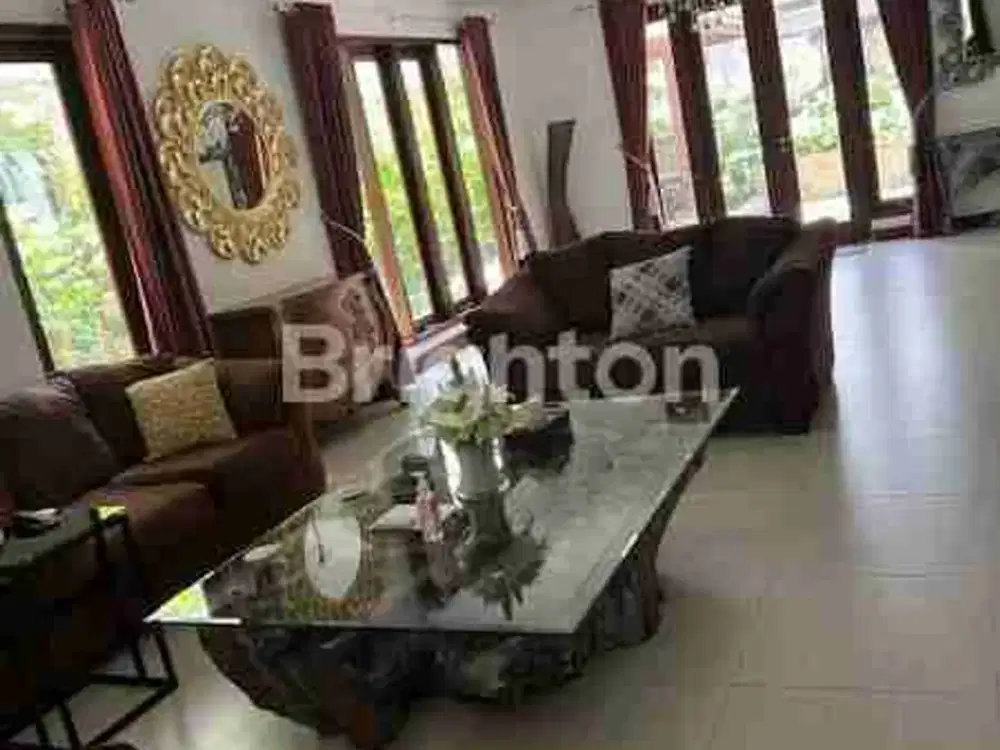 RUMAH  CANTIK  2 LANTAI SIAP HUNI