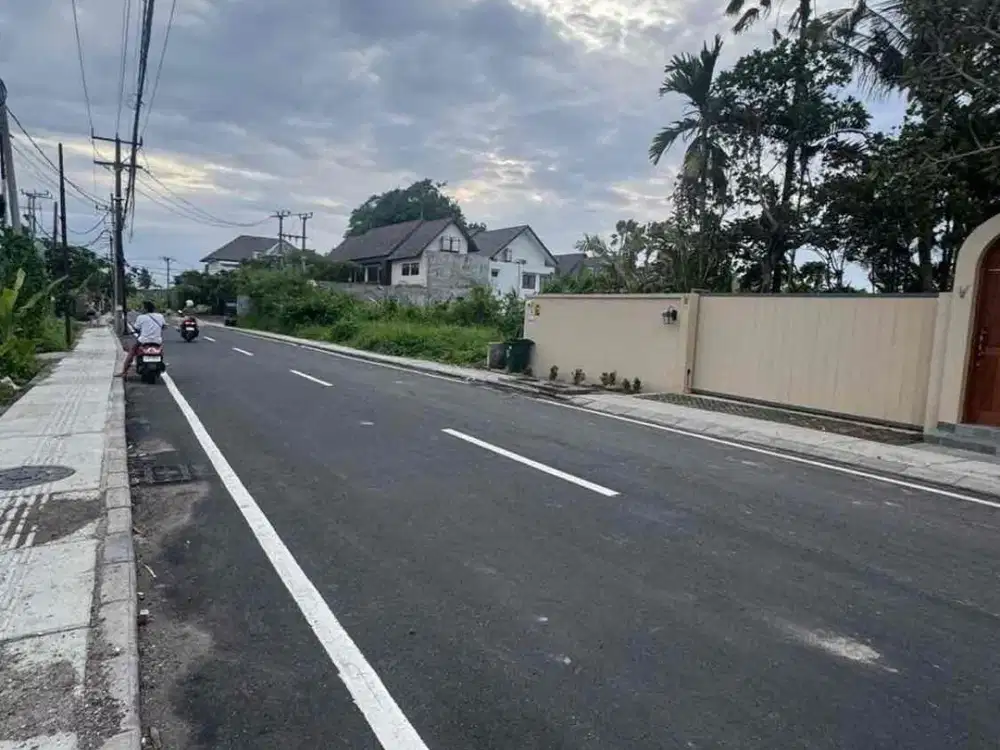 Lahan premium di jalan raya pantai cemagi