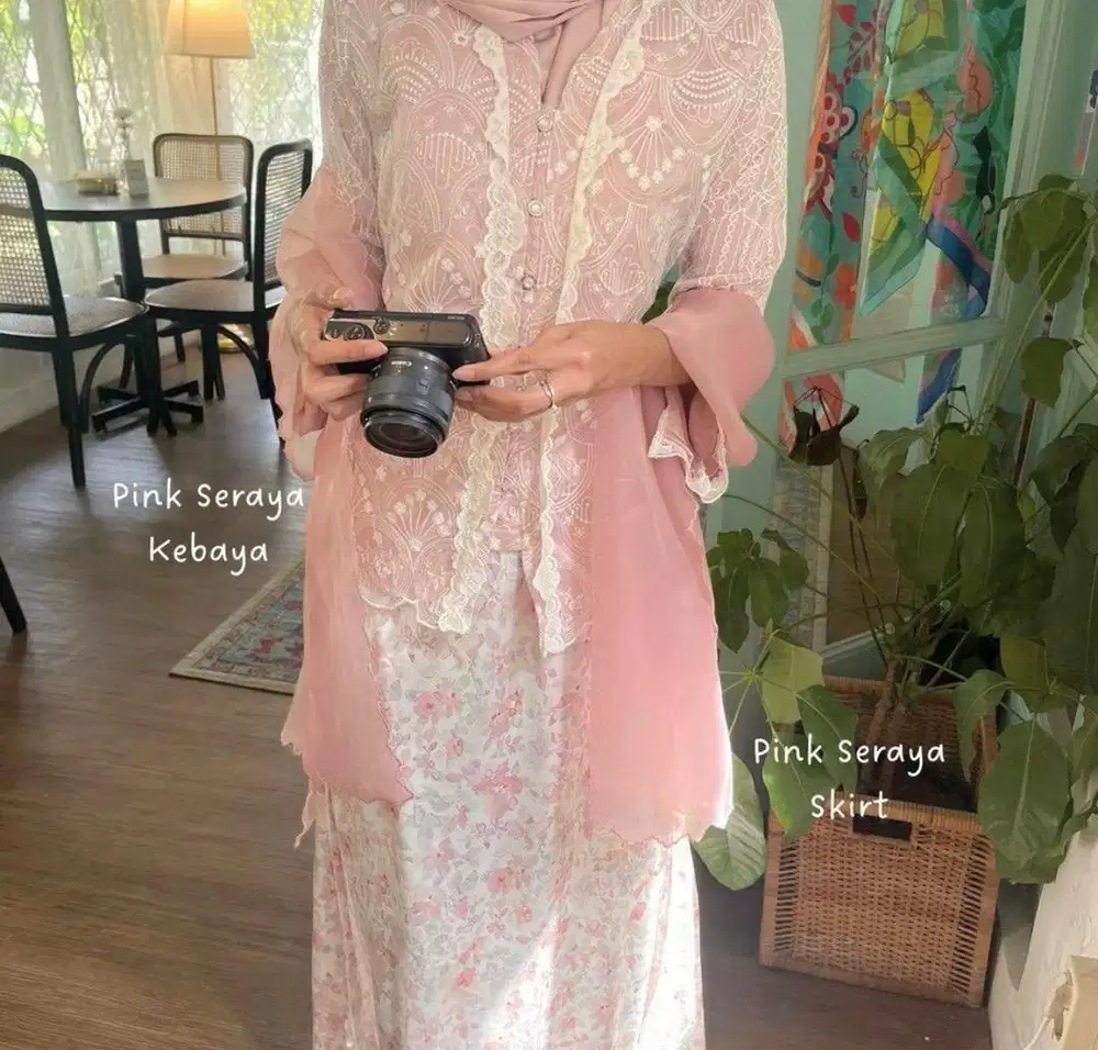 Kebaya pink modern