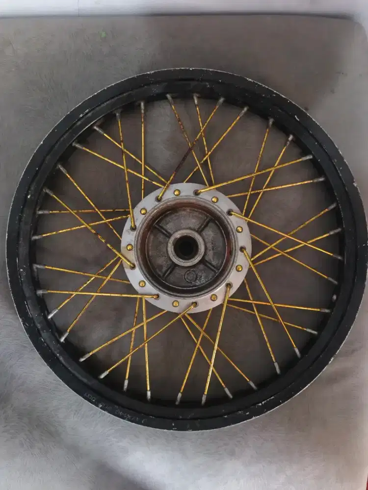 Velg ban motor bekas