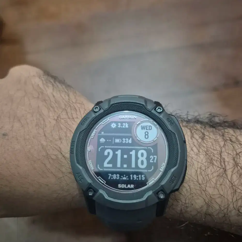 Garmin instict 2x solar like new