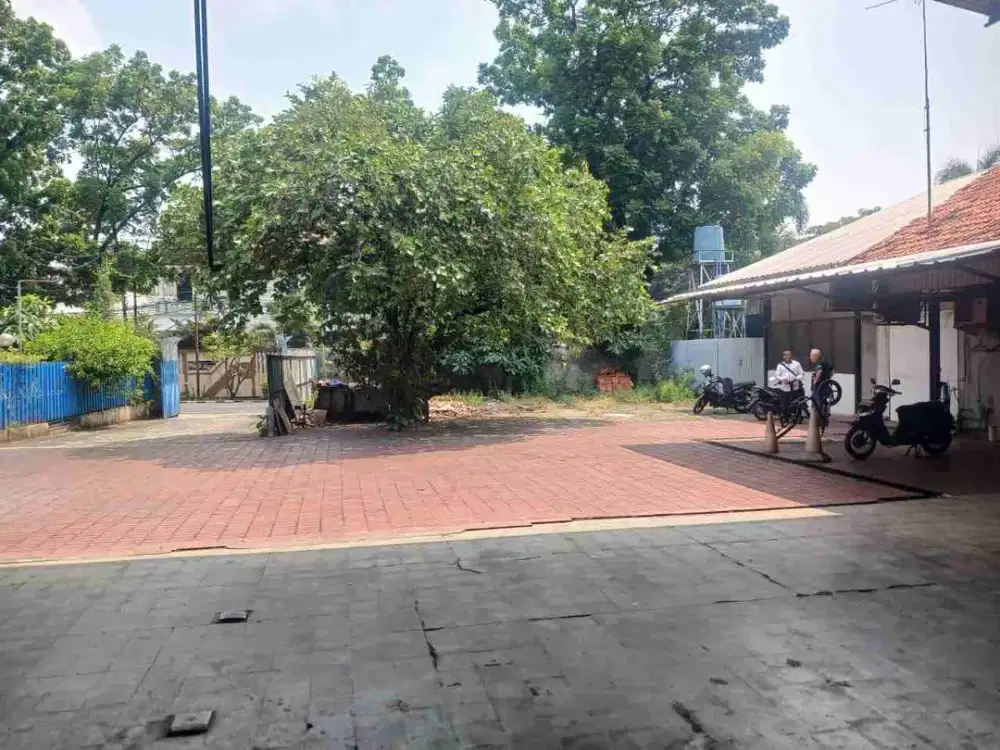 JUAL TANAH PETAMBURAN JAKARTA PUSAT SHM PINGGIR JALAN RAYA TERDAPAT RUMAH