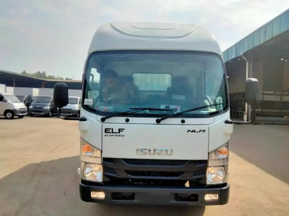 Isuzu Elf NLR Short/ engkel 4 ban