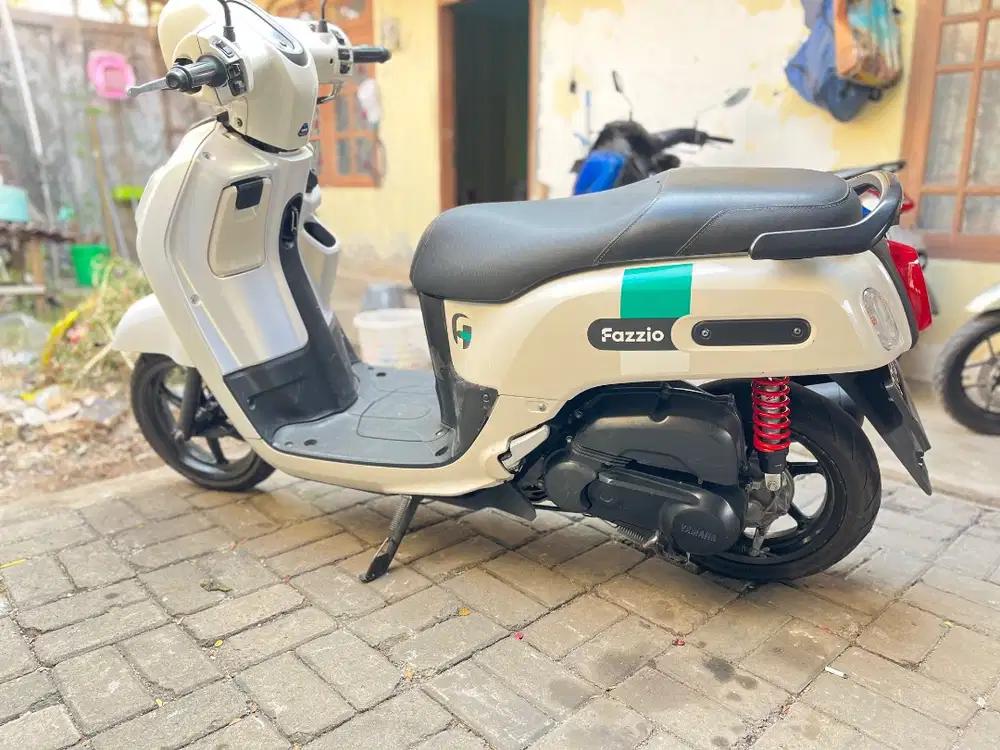 Yamaha fazzio putih