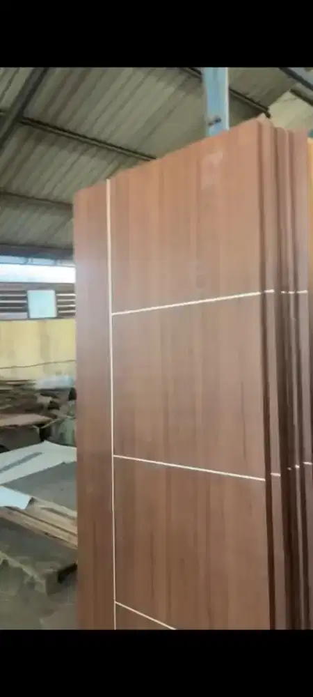 Pintu rumah, apartemen dan hotel