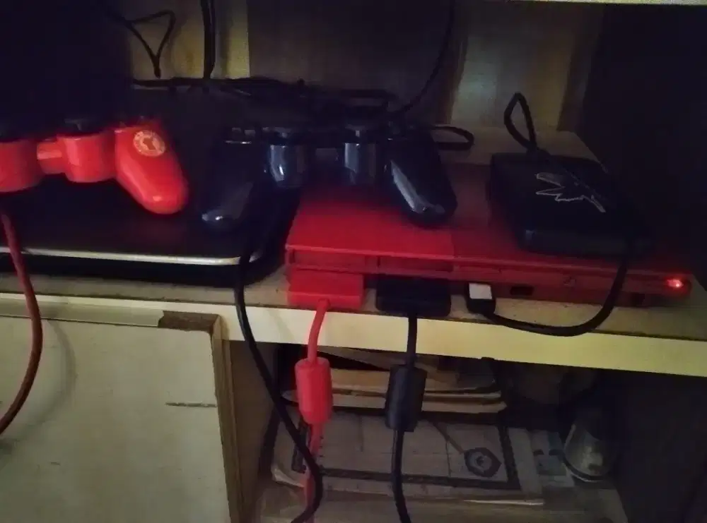 Jual aja gan PS 2 slim sudah hardis no minus no servis stik ada  2