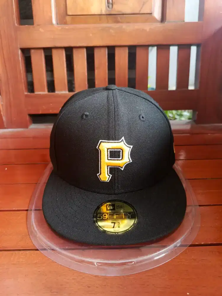 Topi New Era PIRATES Kondisi Baru size 738 keren sih ini embos