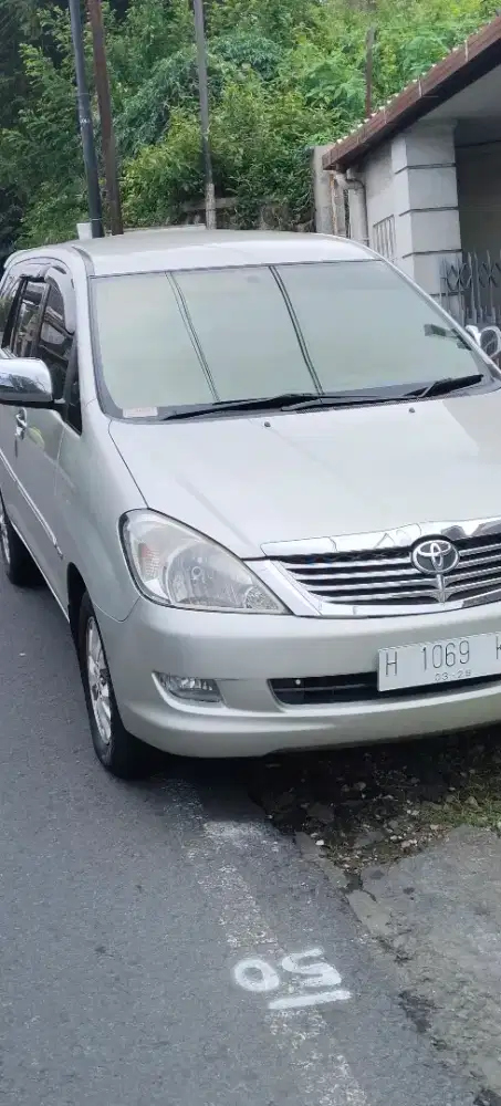 Kijang innova 2.0 M/T tipe v