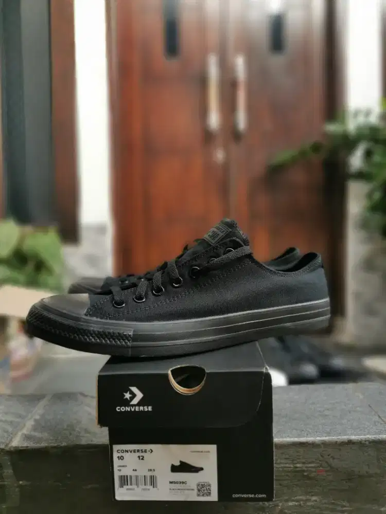 Sepatu converse black original