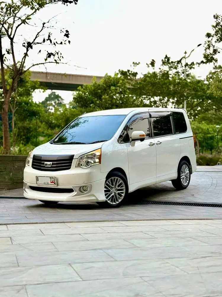 Toyota Nav1 2013 Bensin